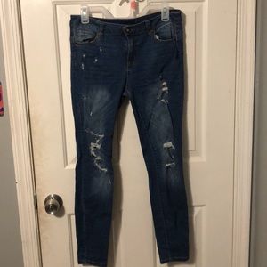 Distressed skinny jeans